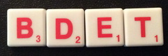 SCRABBLE tile style IS01R : White tile with red letter