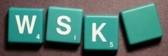 SCRABBLE tile style IS32W : Green tile with white letter